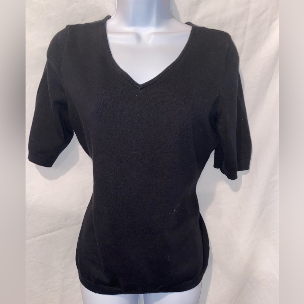 Women’s size 38/40 ROAMAN’S v-neck tee